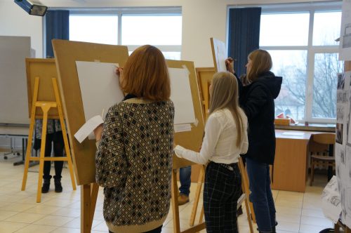 Apie architektūros studijas galvojantys moksleiviai varžėsi piešimo olimpiadoje