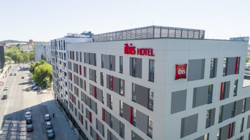 Vilniuje baigtas statyti ir užsakovui perduotas viešbutis „ibis“