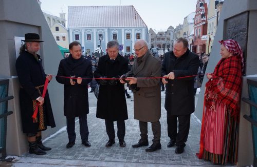 Tiltas per Nevėžį  veža!
