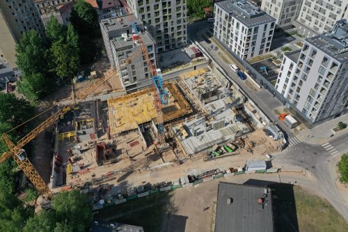 Kristaliniai priedai betonui statybą daro pigesne ir greitesne, o unikalus sprendimas leidžia kontroliuoti įtrūkimus