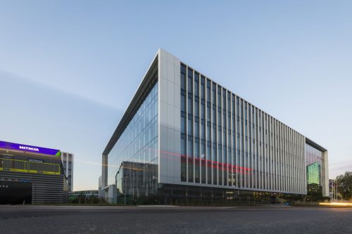 „M.M.M. projektai“ simbolinės kapsulės įkasimu pažymėjo paskutinio statybos etapo pradžią biurų komplekse „S7“