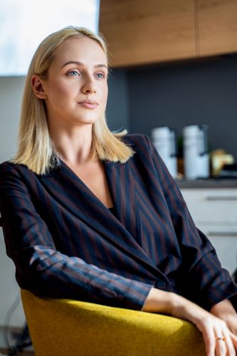 Stilistės V. Šaulytės patarimai naujakuriams: kaip suplanuoti ir susitvarkyti spintą?