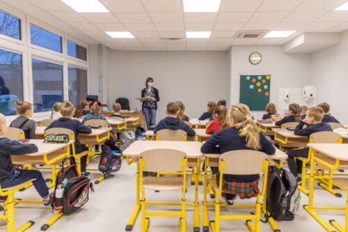 Vaikai grįžta į renovuotą mokyklą: sename pastate sukurta motyvuojanti aplinka ir moderni vėdinimo sistema