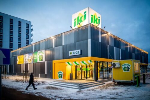 Naujojo „Iki“ biuro statybos įpusėjo – iškeltas vainikas