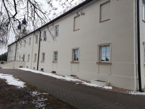 Baigti tvarkyti Marijampolės Marijonų vienuolyno fasadai ir stogas