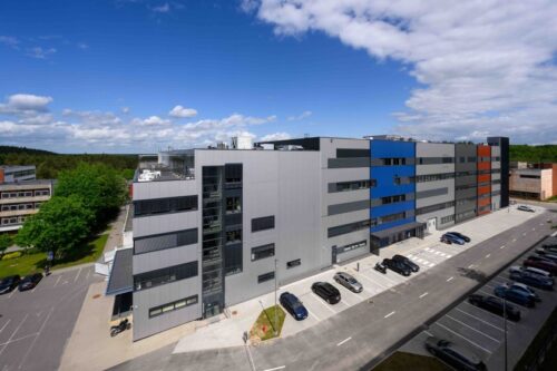 Lazerius ir jų sistemas gaminanti UAB „Light Conversion“ oficialiai atidarė naują gamybos ir tyrimų korpusą