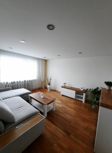 Parduodamas sublokuotas namas