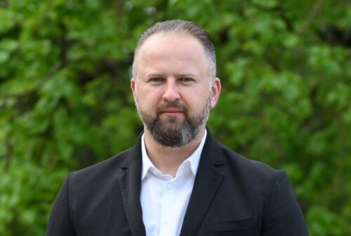 Ketverių metų „Infes“ patirtis Klaipėdos muzikiniame teatre: tradicinėms taisyklėms prieštaraujantys sprendimai ir architektų galvosūkiai statybininkams