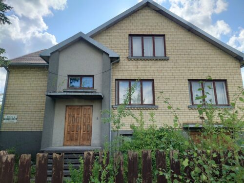 Parduodamas labai pigiai mūrinis gyvenamasis namas