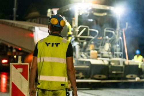 „YIT Lietuva“ atnaujins 22 kilometrus sostinės gatvių, vairuotojai įspėjami būti atidūs: po žiemos gatvėse atsiveria duobės, prasideda intensyvūs gatvių tvarkymo darbai