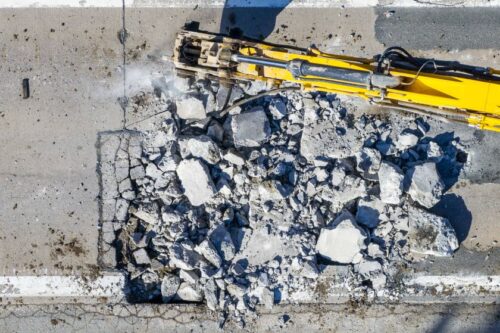 Įsibėgėja kelio Molėtai-Utena rekonstrukcija: išardyta 15 tūkst. tonų senos kelio dangos