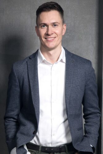 4 patarimai, kaip turėti gražų ir tvarkingą kiemą, prie jo dirbant mažiau