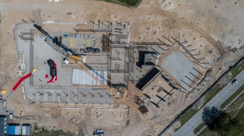 Tauragėje įsibėgėja daugiafunkcio sporto ir kultūros centro statybos – įkasta simbolinė laiko kapsulė