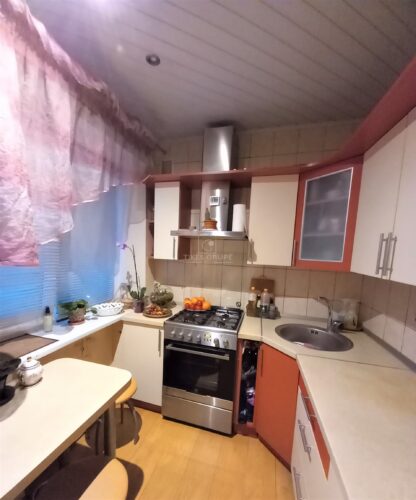 &lt;p>Parduodamas šiltas, šviesus, baigiamas renovuoti, suremontuotas trijų kambarių butas