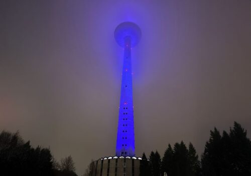 Televizijos bokštas nušvito naktinį dangų primenančia 2025 metų „Tikkurila“ spalva – „Nocturne“