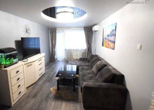 Parduodu 2 kambariu butą Šiauliuose 3aukštas vidurinis butas