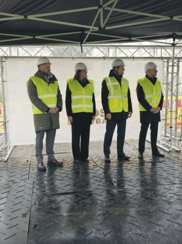 Būsimos Infekcinių ligų klinikos vietoje Panevėžyje „EIKOS statyba“ įkasė simbolinę kapsulę