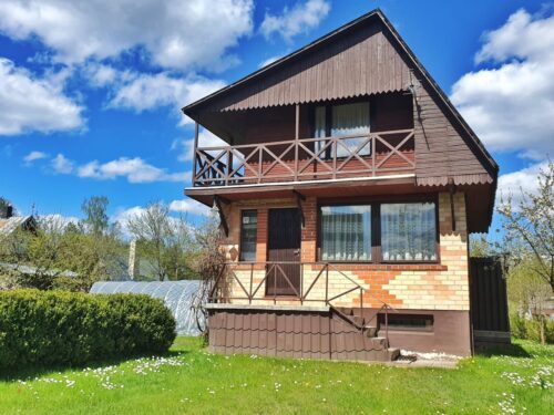 Mūrinis namas su 6 arų sodo sklypu