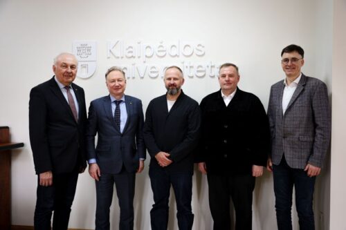 Klaipėdos universitetas ruošiasi naujo bendrabučio statyboms: sutartis su statytojais užtvirtinta parašais