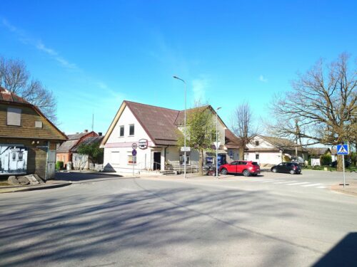 Parduodamas labai pigiai Gruzdžių centrinėje aikštėje 312,12 m² pastatas