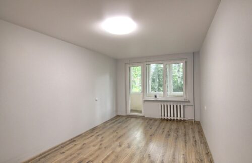 Parduodamas labai geroje vietoje ką tik suremontuotas 3- jų kambarių butas