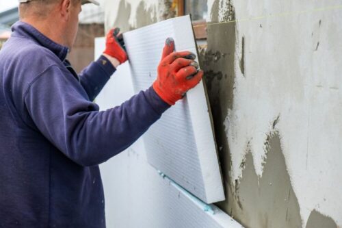 Kaip sutaupyti ir išvengti klaidų šiltinant fasadus? Ekspertų patarimai