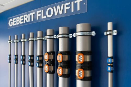 Novatoriška sistema sklandžiam vandens tiekimui ir greitam montavimui: „Geberit FlowFit“