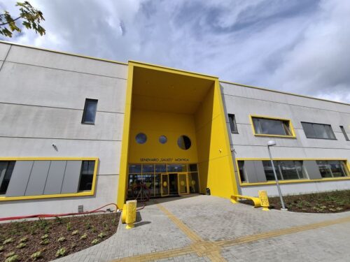 Klaipėdos rajone – istorinis įvykis: atidaryta nauja, vos per 15 mėnesių pastatyta mokykla