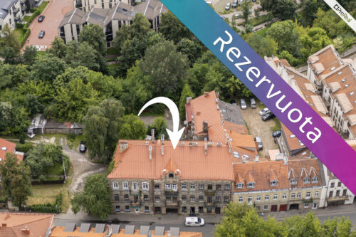 REZERVUOTA  PARDUODAMAS ERDVUS 2 KAMBARIŲ BUTAS SU ŽIDINIU