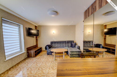 SUREMONTUOTO BUTO NUOMA ŽVĖRYNE VIENO KAMBARIO SU VISAIS BALDAIS