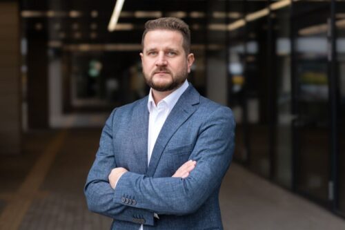 Daugėja gaisrų, kuriuos sukelia užsiliepsnojusios baterijos: ekspertas išvardijo, kaip apsaugoti save ir savo turtą