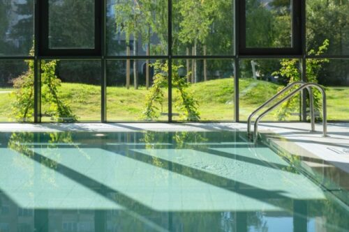 Parodė, kaip atrodo naujai kuriami Vilniaus darželiai: pažintiniai takai, baseinai, šiuolaikiška architektūra