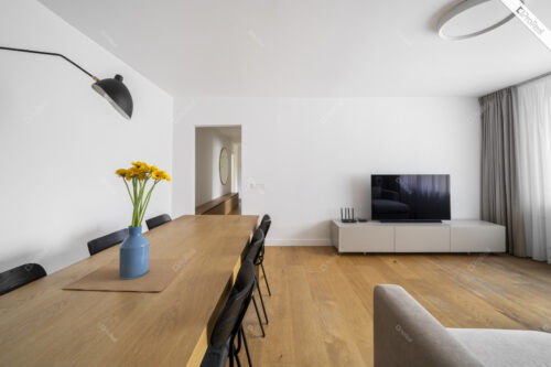 PARDUODAMAS SUREMONTUOTAS TRIJŲ KAMBARIŲ BUTAS RINKTINĖS GATVĖJE
PARDUODAMAS BUTAS