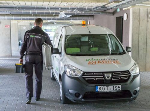 Šventinės grimasos daugiabučiuose: klozete kepta višta, naujųjų sutiktuvės – lifte