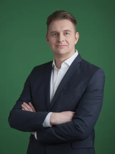„European Energy“ atidarė didžiausią Šiaurės Europoje baterijų ir saulės energijos hibridinį parką