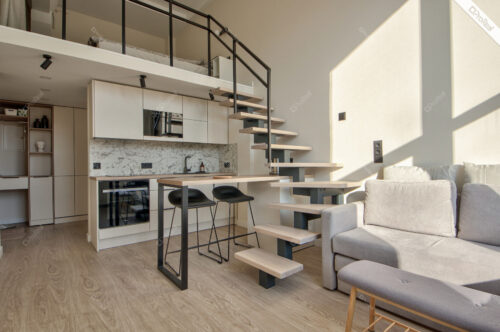 NUOMOJAMAS KOKYBIŠKAI ĮRENGTAS ERDVUS LOFTAS SU VISAIS BALDAIS IR BUITINE TECHNIKA
Loftas jau