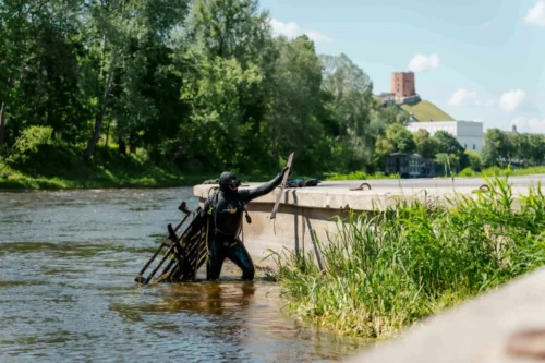 „Darnu Group“ kartu su narų komanda pradeda antrą Neries valymo nuo šiukšlių darbų etapą