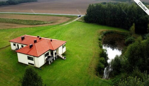 Gyvenamasis namas su erdviu sklypu ir nuosavu
tvenkiniu