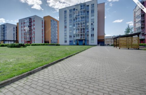 PARDUODAMAS VIENO KAMBARIO BUTAS ŠIAURĖS MIESTELYJE, BUTUI PRIKLAUSO SANDĖLIUKAS PO NAMU 4.88